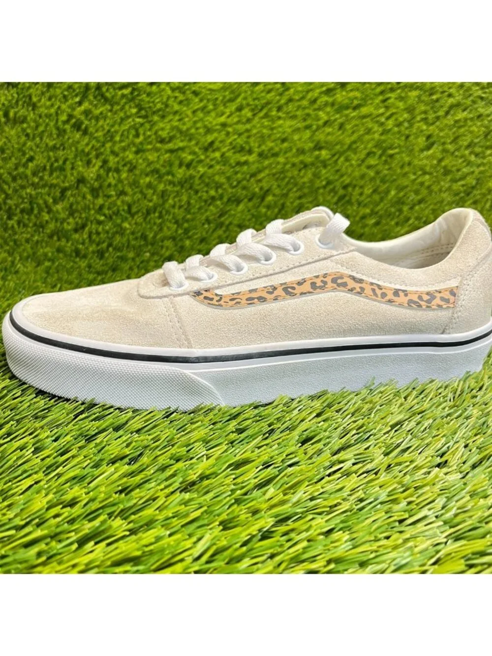 Vans Ward Womens Size 7.5 Beige White Athletic Walking Skateboard Shoes Sneakers
